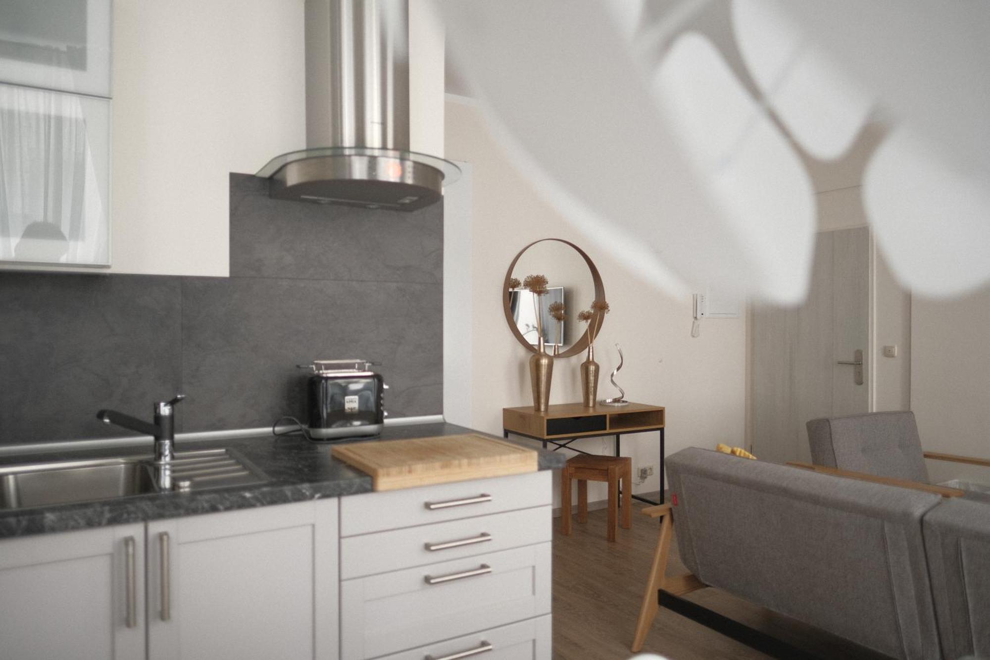 Apartments Zur Alten Konditorei Шверин Номер фото